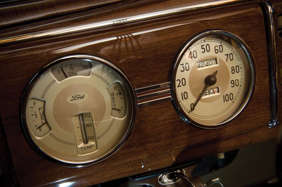  Ford DeLuxe Station Wagon 1939 года  (фото 19 из 26)